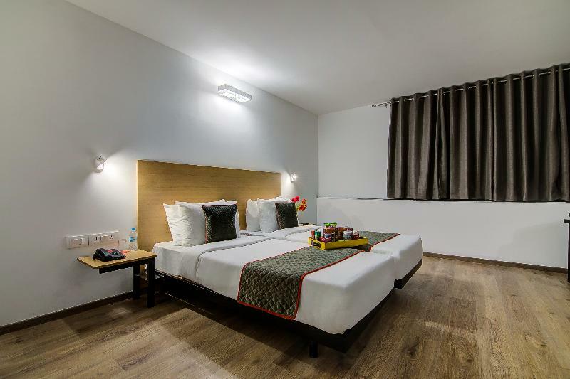 Oyo Townhouse 42 Urvashi Theatre Hotel Chennai Exterior foto