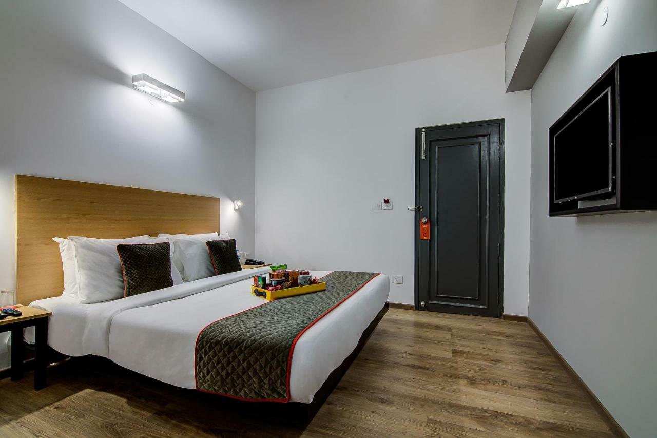 Oyo Townhouse 42 Urvashi Theatre Hotel Chennai Exterior foto