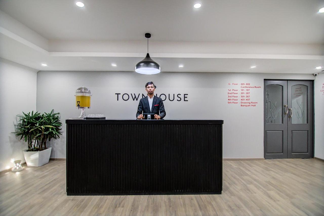 Oyo Townhouse 42 Urvashi Theatre Hotel Chennai Exterior foto